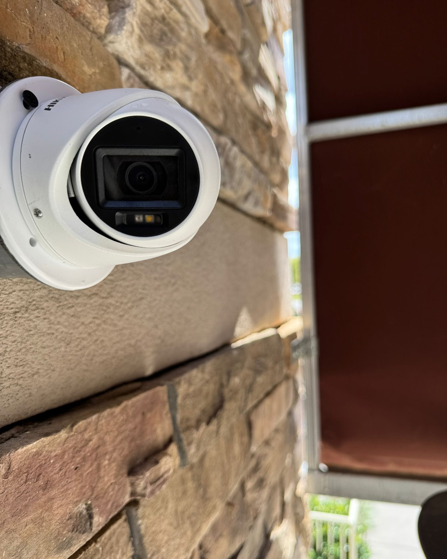 Instalación profesional de cámaras de seguridad Hikvision en exteriores